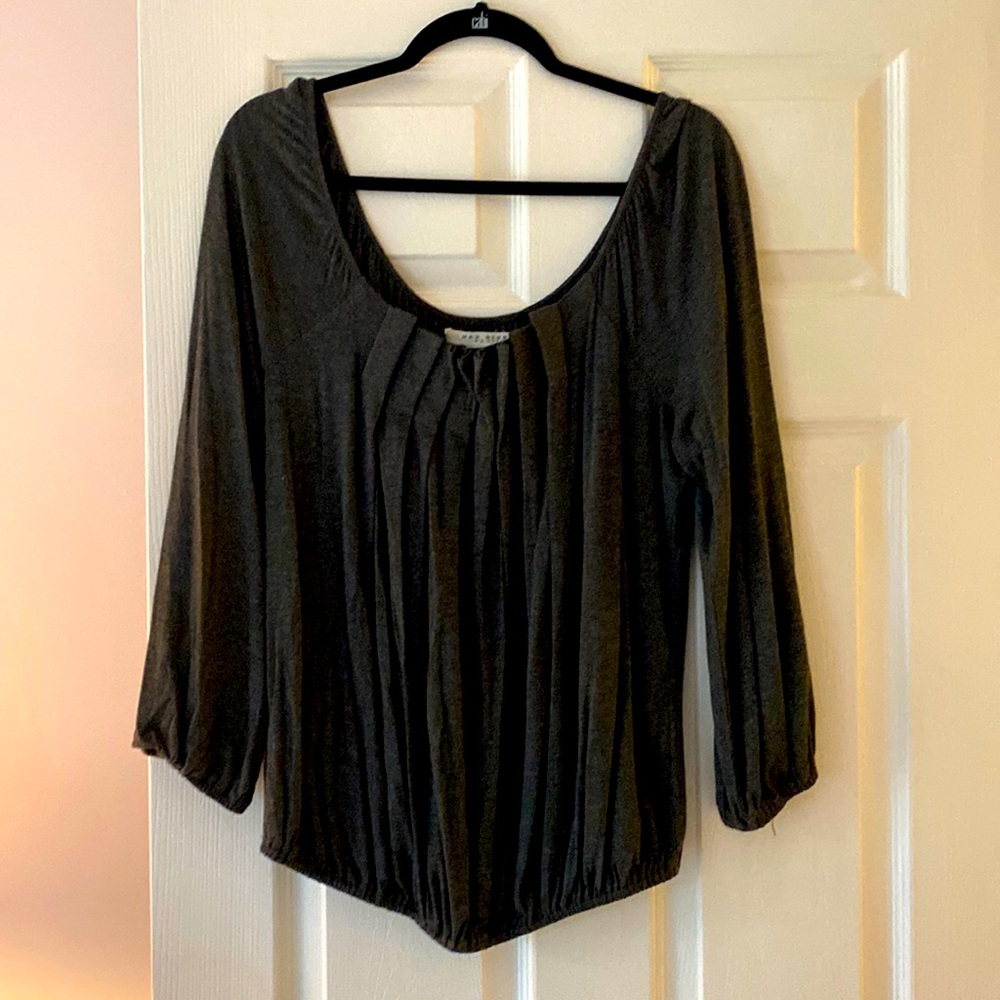 Super soft gray Max Studio long sleeve top. Cute  details. Drape style.